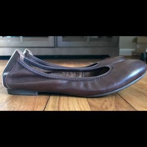 Chocolate brown Born flats